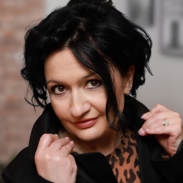 Anna Dudzicz (AKO House)